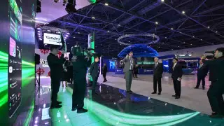 Президент цифрлық шешімдер көрмесін аралап көрді