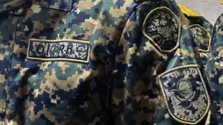 Қыз бөксесімен резеңке сикке отырды