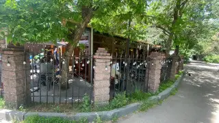 Алматыда заңсыз салынған нысан сүрілді