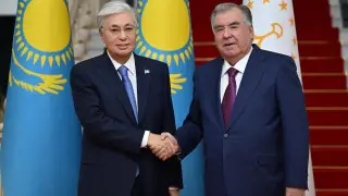 Тоқаев Тәжікстан президентімен кездесу өткізді