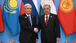 Тоқаевты Душанбедегі Ұлттар сарайында Тәжікстан президенті қарсы алды