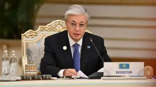 Тоқаев: Әкелеріміз бен аналарымыздың ерлігін қазақстандықтар қастер тұтады
