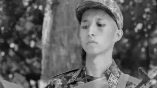 Шашты интимді қиылған қыз мастурбация жасайды