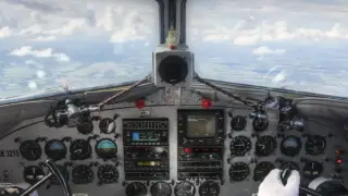 Boeing 737 жолаушылар ұшағының алдыңғы әйнегі 11 шақырым биікте жарылып кетті