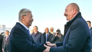 Тоқаев Әлиевті Астана әуежайынан күтіп алды