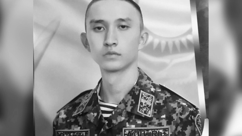 Порно видео: Әйелі қожайын, ал күйеуі киска