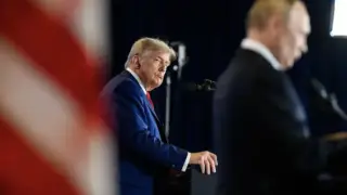 Подиумда әйелдің барлық трусилары барлық жерде айқайлады.