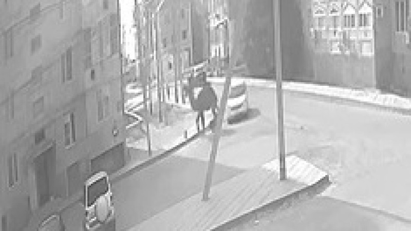 Мен құрбымды қызымның есегіне терең салып қойдым.