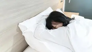 Олар өз мүшелерін жұлып алып, тез спермені алады.