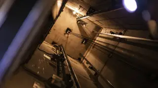 Астанада тұрғын үй кешеніндегі лифт құлап, бір адам мерт болды