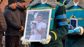 Қосшыда қазақстандықтар фельдшер Ұлдана Мырзуанды ақтық сапарға шығарып салды