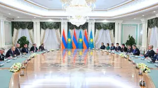 Қазақстан Президенті мен Армения премьер-министрі кеңейтілген құрамда келіссөз жүргізді