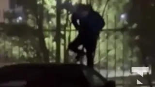 Астана тұрғыны тұрақтағы көліктің капотына шығып, секірген: видео