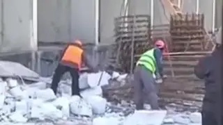 Астанада құрылысшылар биіктен құлаған: дәрігерлер зардап шеккендердің жағдайын айтты