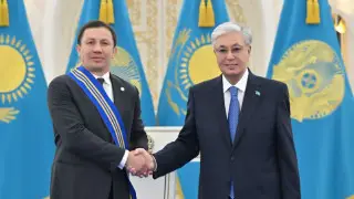 Тоқаев Головкинді қабылдап, орденмен марапаттады