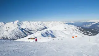 Альпі тауларында қар көшкіні астында қалған сегіз шаңғышы құтқарылды