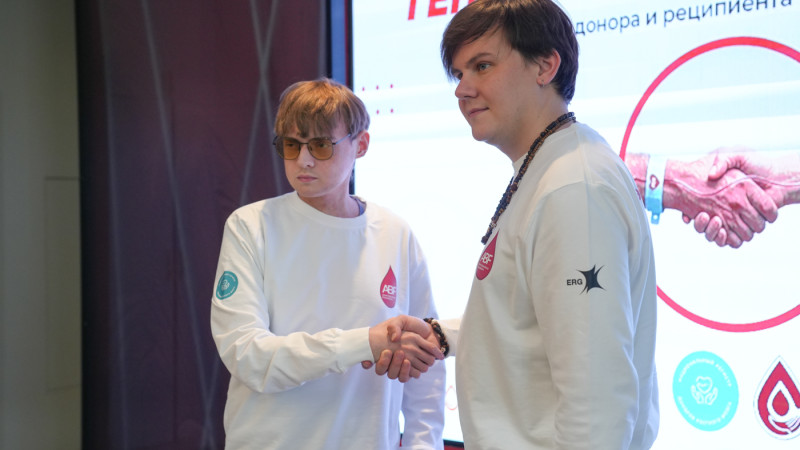 Кәрім Гайсин (сол жақта) және Юрий Алешкин. Фото © Tengrinews.kz / Маржан Қуандықова