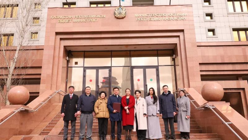 Фотоны "Әділет" партиясының ұйымдастыру комитеті ұсынды