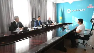 Аким Алматы Дархан Сатыбалды провёл личный приём граждан на площадке партии Amanat