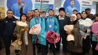 Трихи жеңіске жеткен палуандарды күтіп алу рәсімі өтті