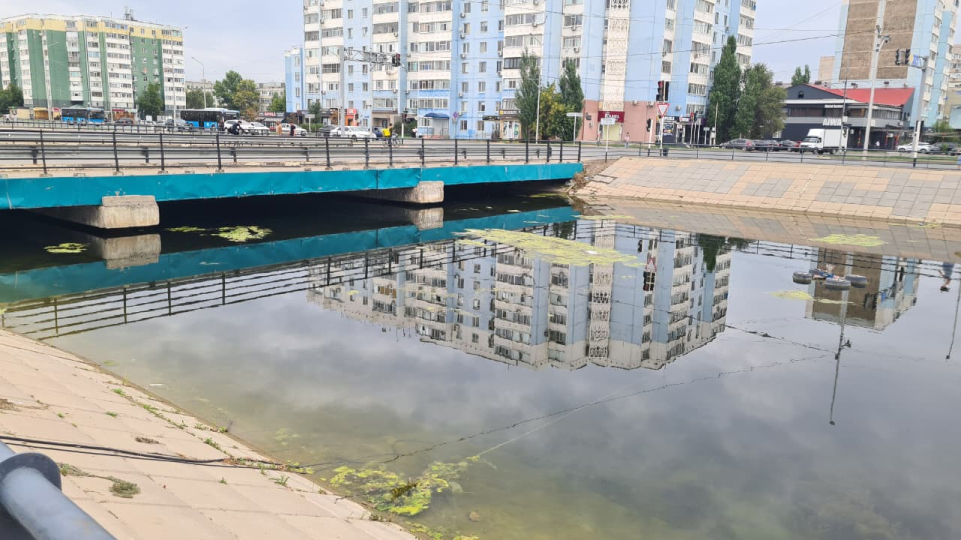 Река Сазды в центре Актобе. Фото: ©️ Tengrinews.kz