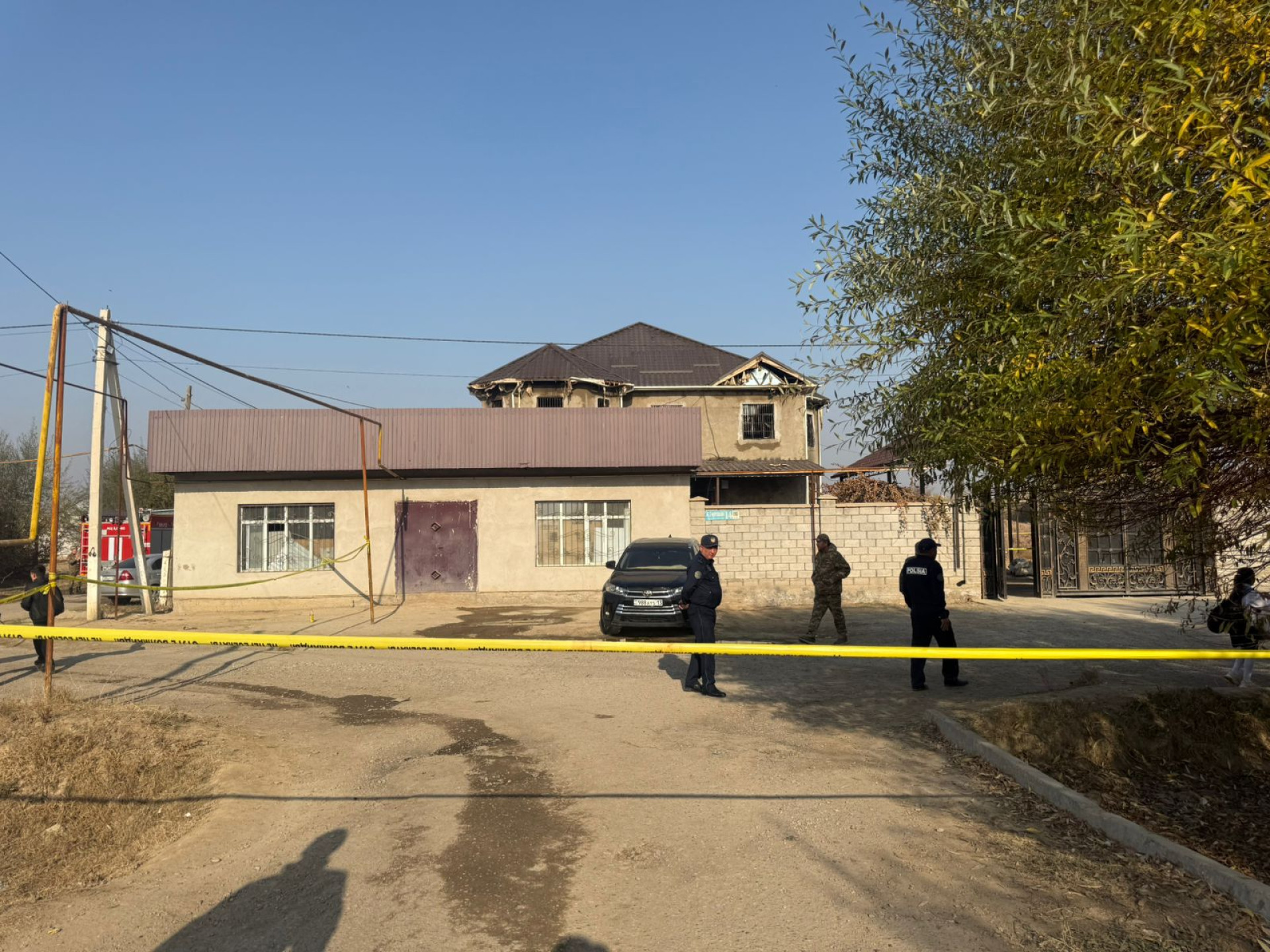 Сам дом в селе Алгабас, где произошел пожар, серьёзно повреждён.