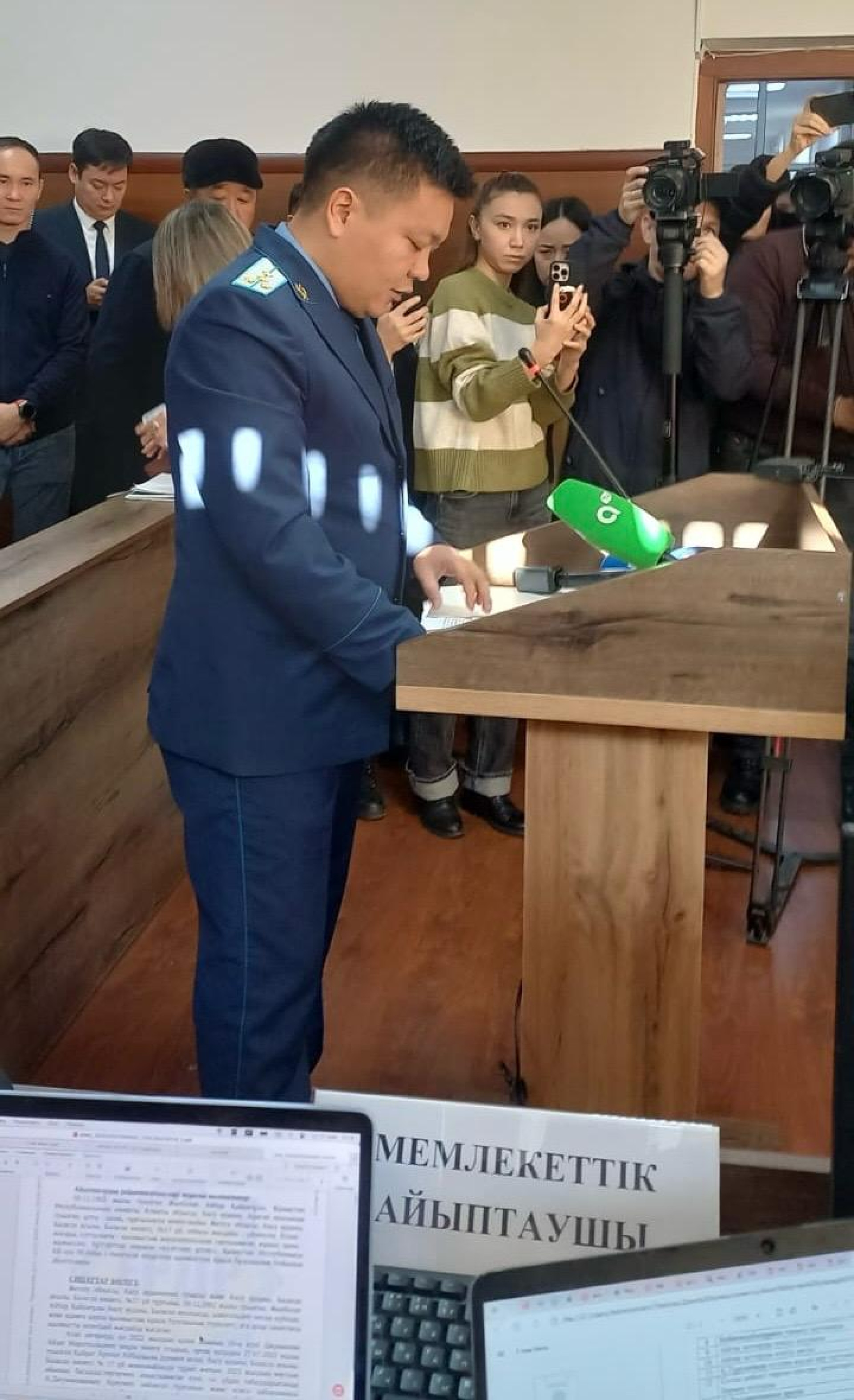 Процесс по обвинению в убийстве Айзат Жумановой в межрайонном суде области Жетысу