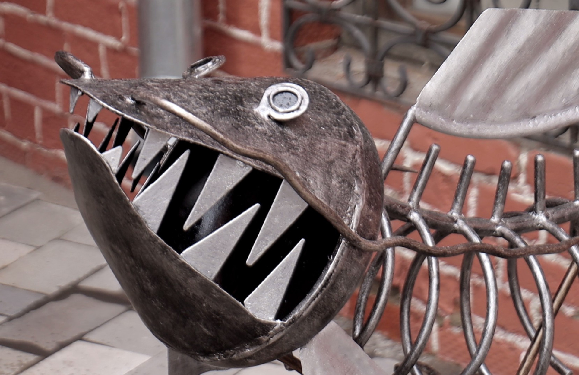 Скульптура чудо-юдо рыбы из металлолома. Автор: Тимур Кенжибаев 