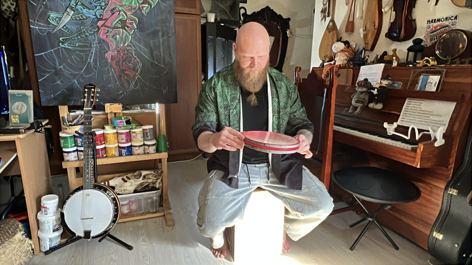 мужчина с барабаном