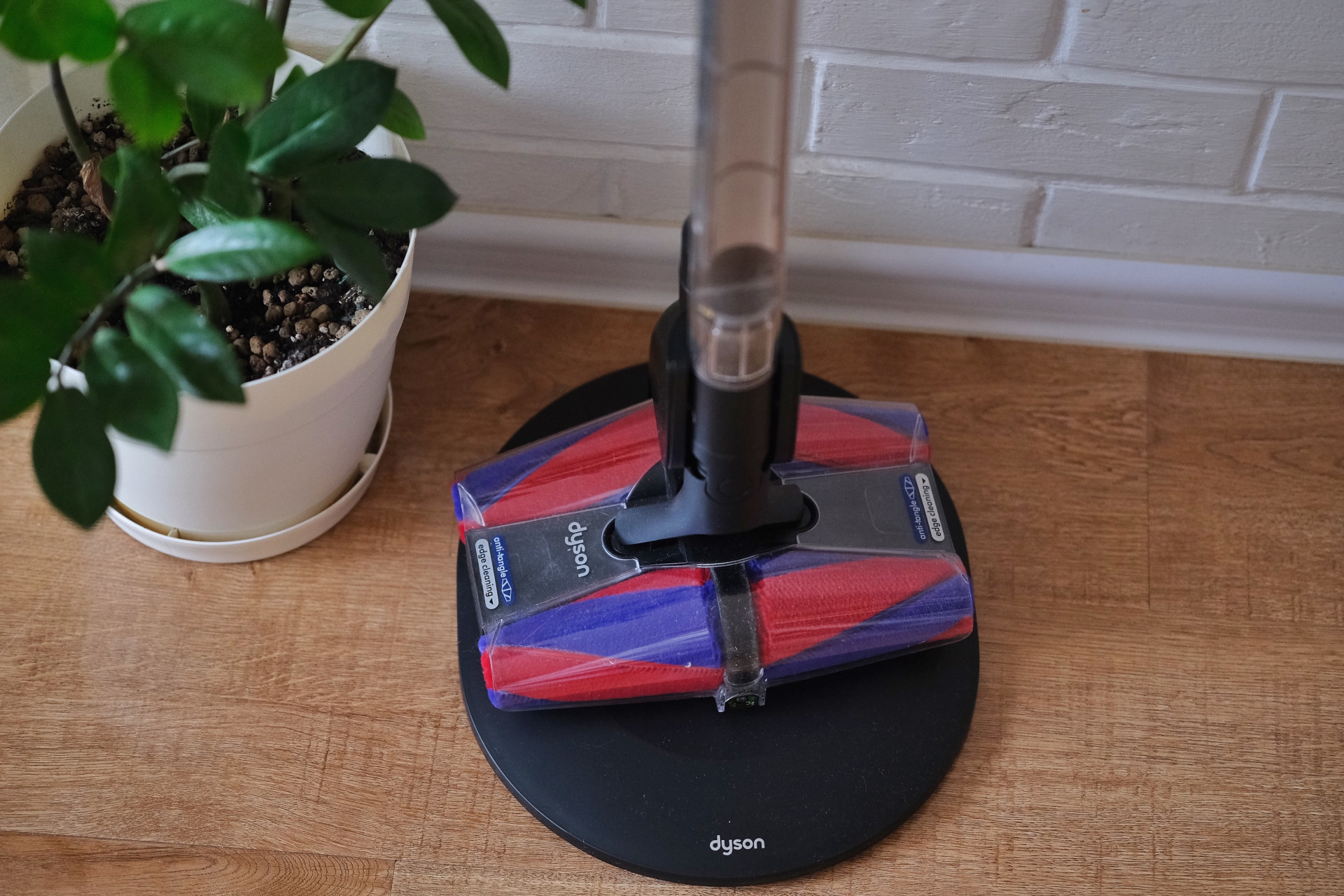 Тонкий Dyson PencilVac 