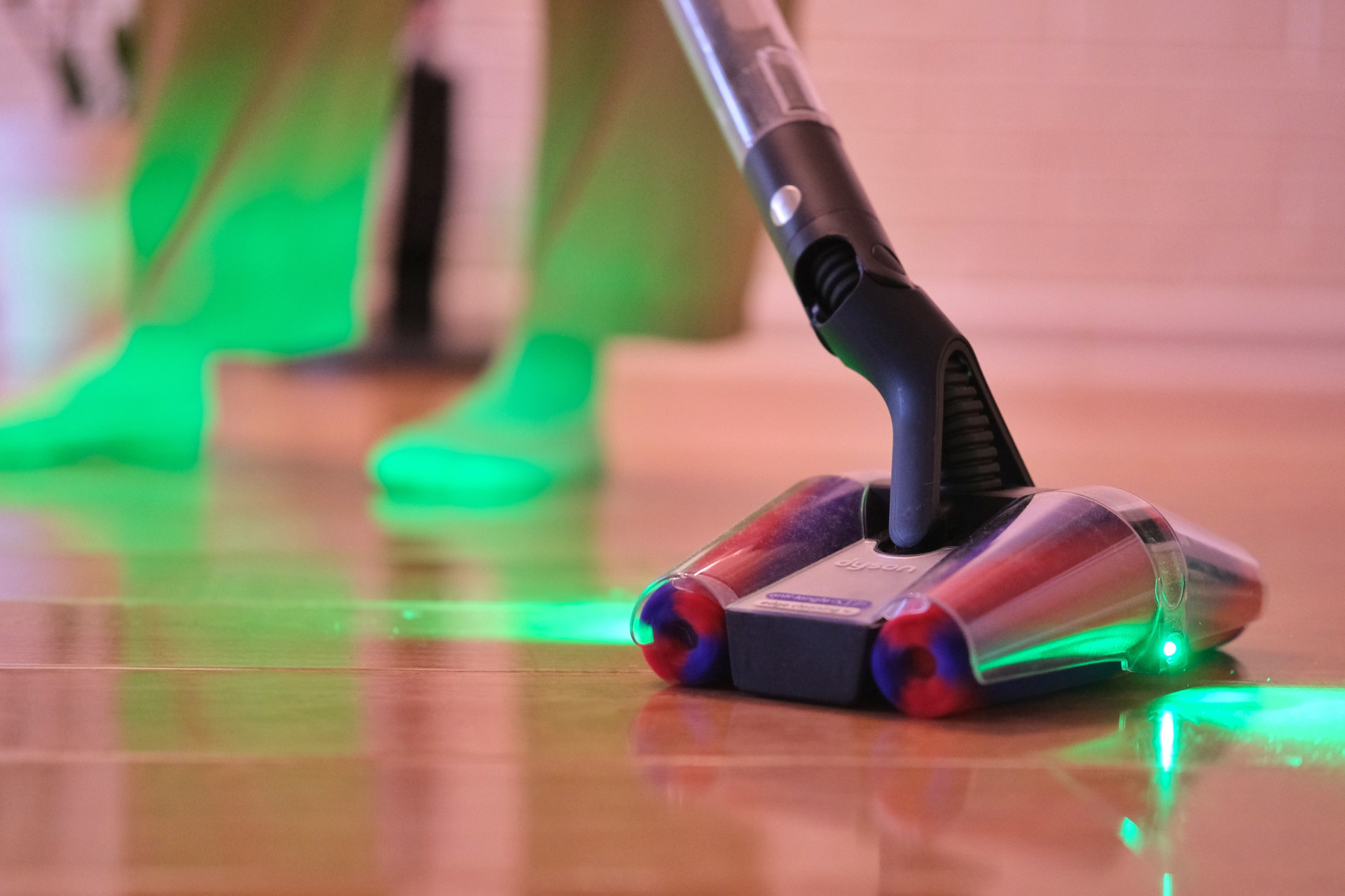 Зеленый свет Dyson PencilVac 