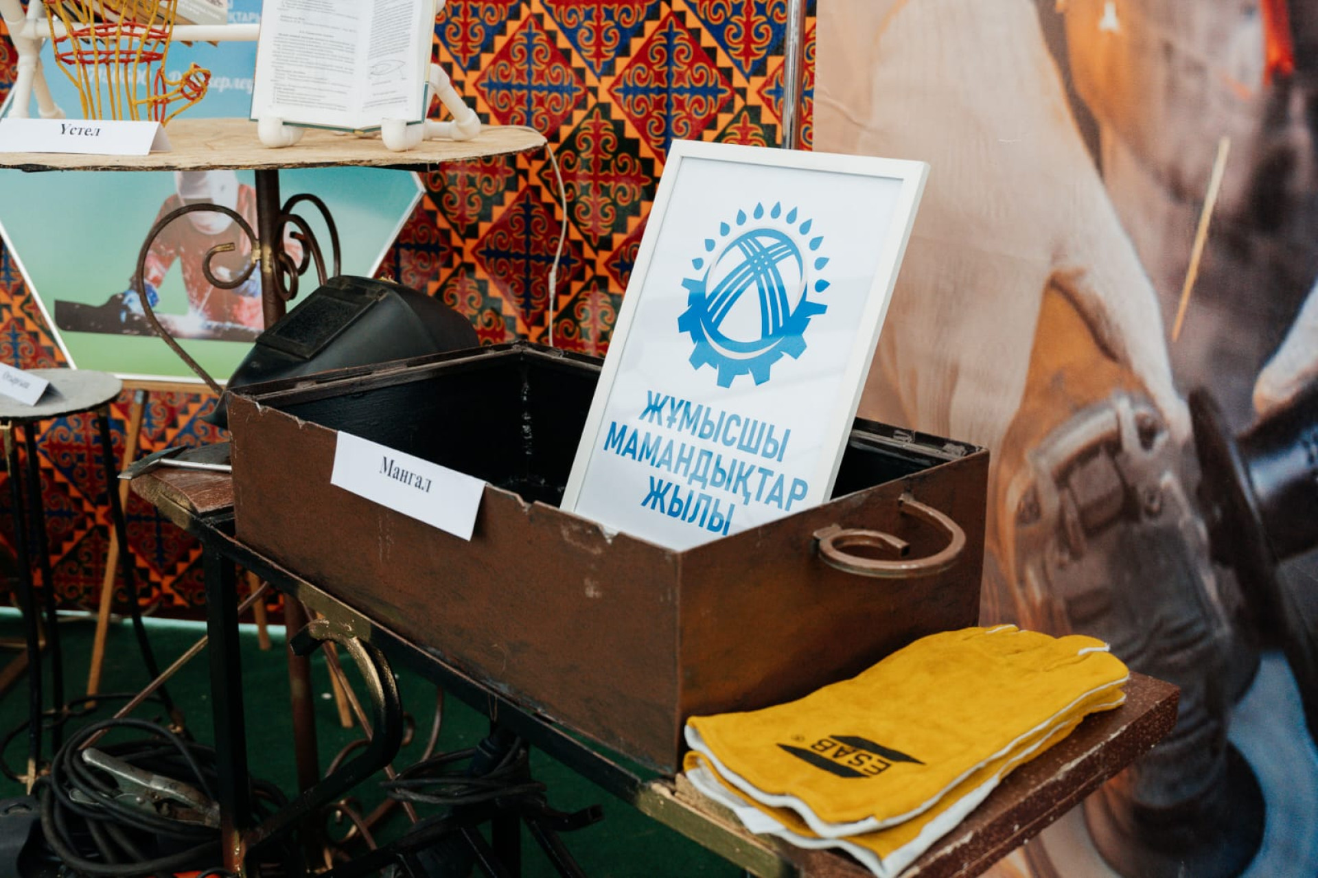 Жалаңаш спортшылар мастурбация жасайды