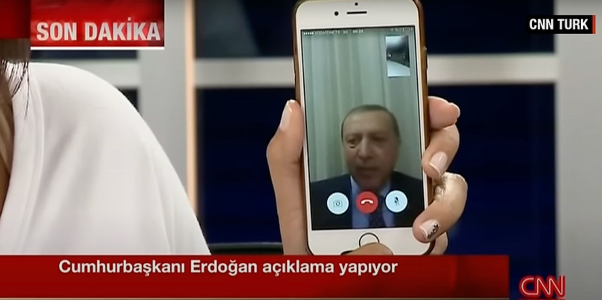 Эрдоган вышел на связь с журналистами через видеозвонок. Источник: CNN Türk