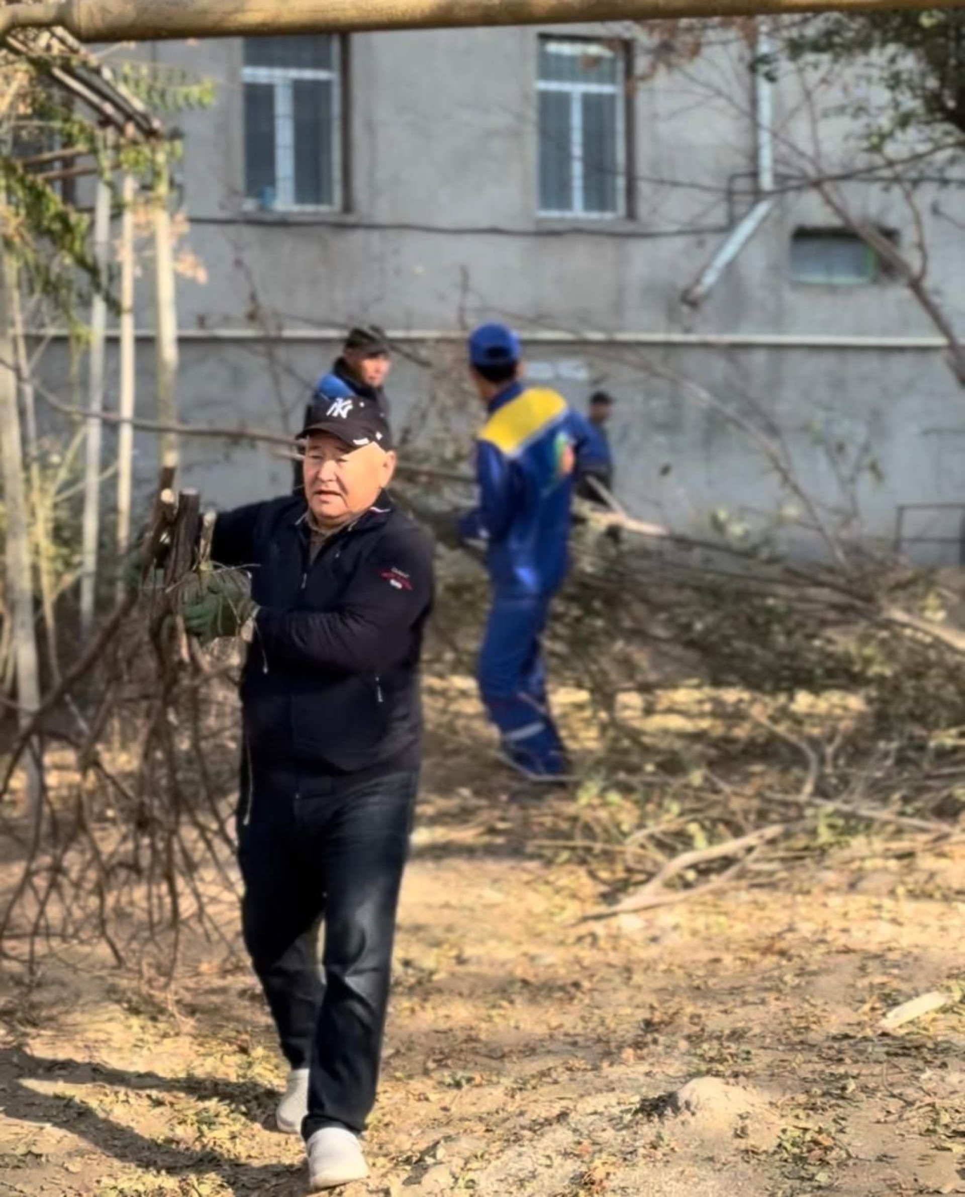 В Шымкенте провели общегородскую уборку - Tengrinews.kz