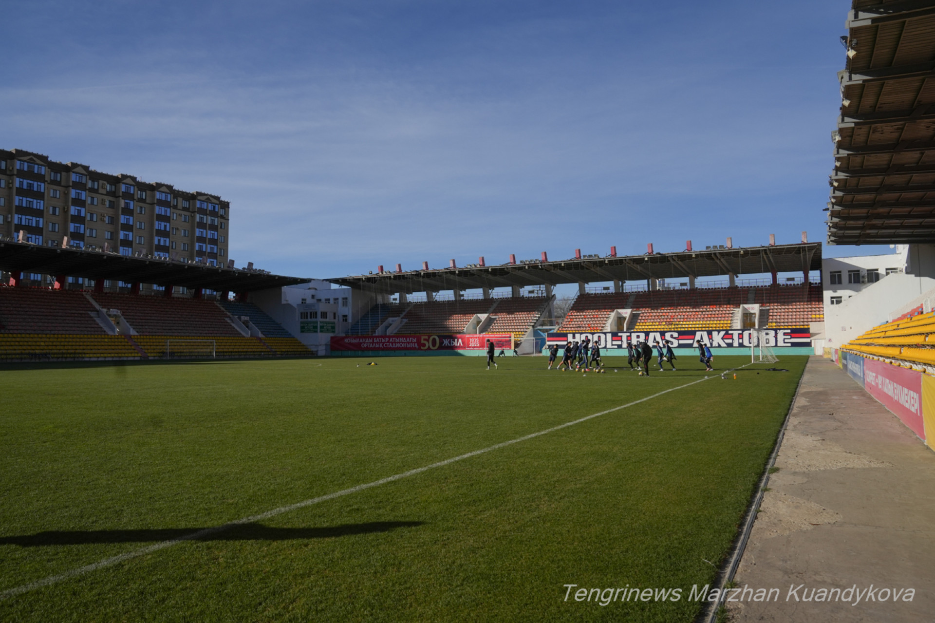 Футбольное поле, Центральный стадион имени Кобланды батыра в Актобе