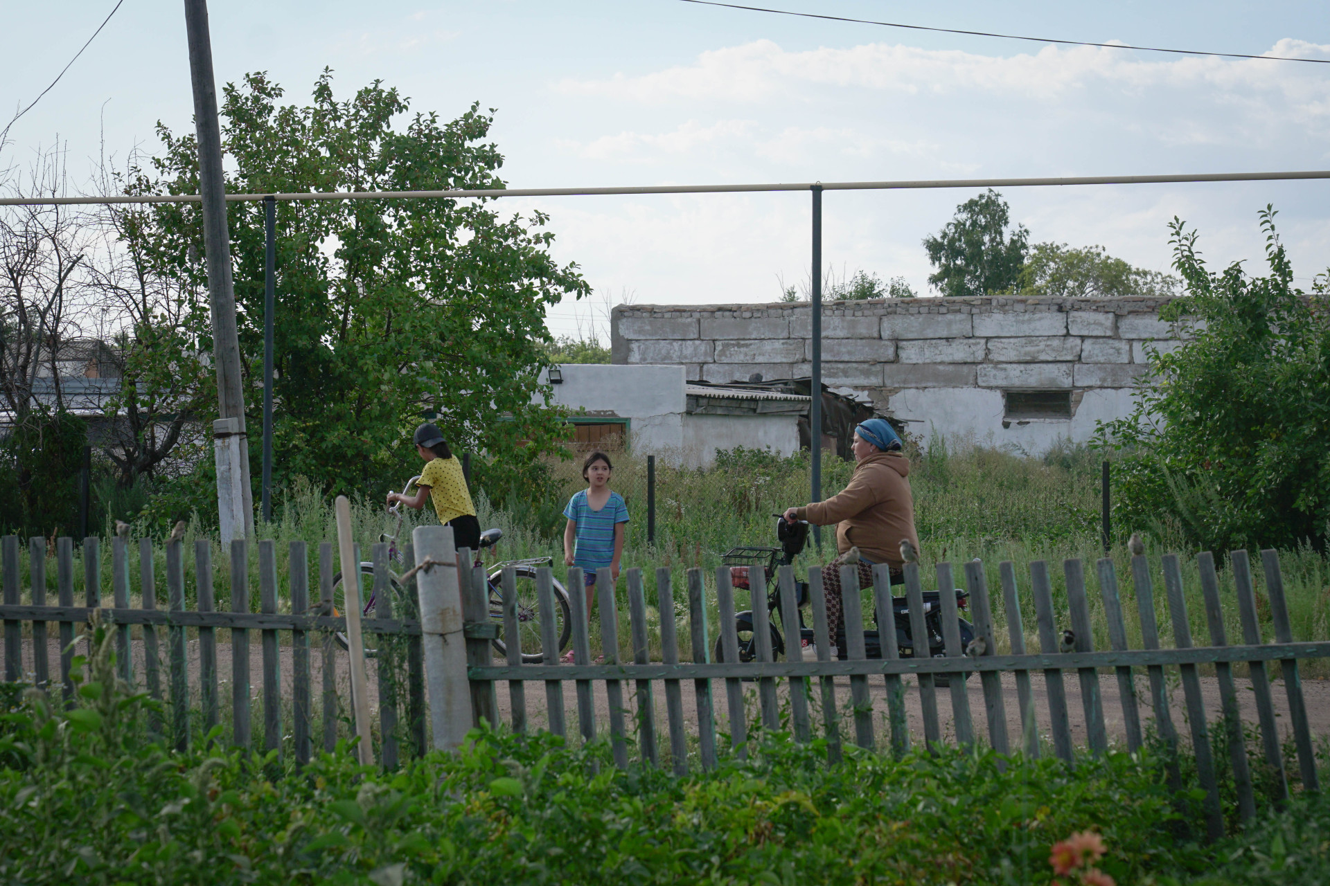 Жители села Акбулак. Фото:©️ Tengrinews.kz / Маржан Куандыкова