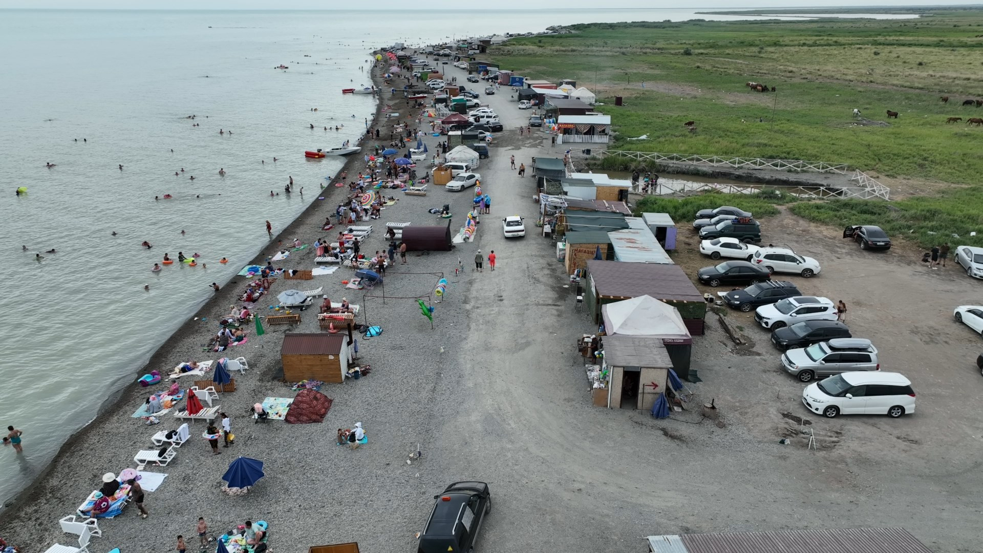 Пляж с грязевыми ваннами, Алаколь, область Абай. Фото: ©️ Tengrinews.kz / Роман Павлов