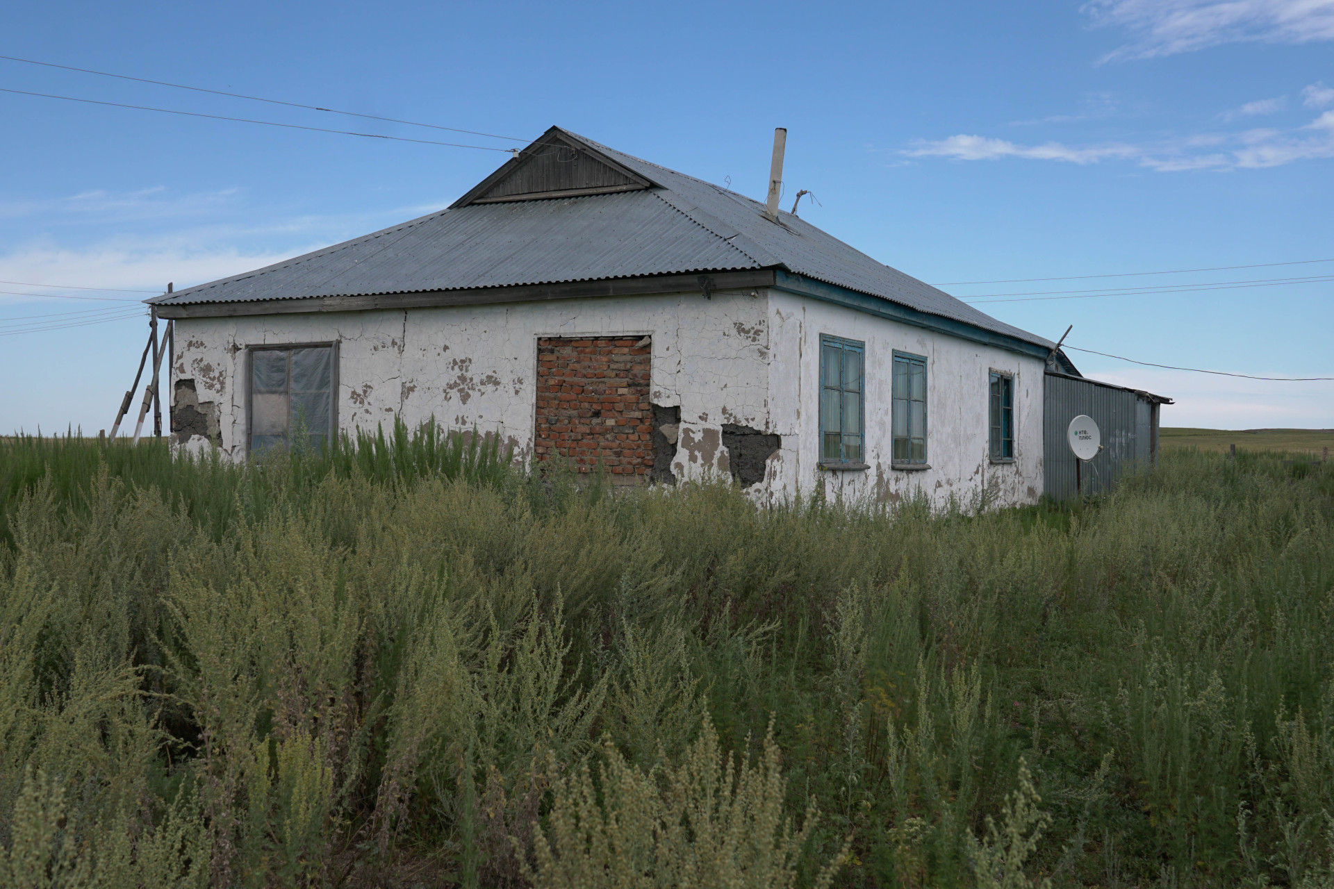 Брошенный дом в Акбулаке. Фото:©️ Tengrinews.kz / Маржан Куандыкова