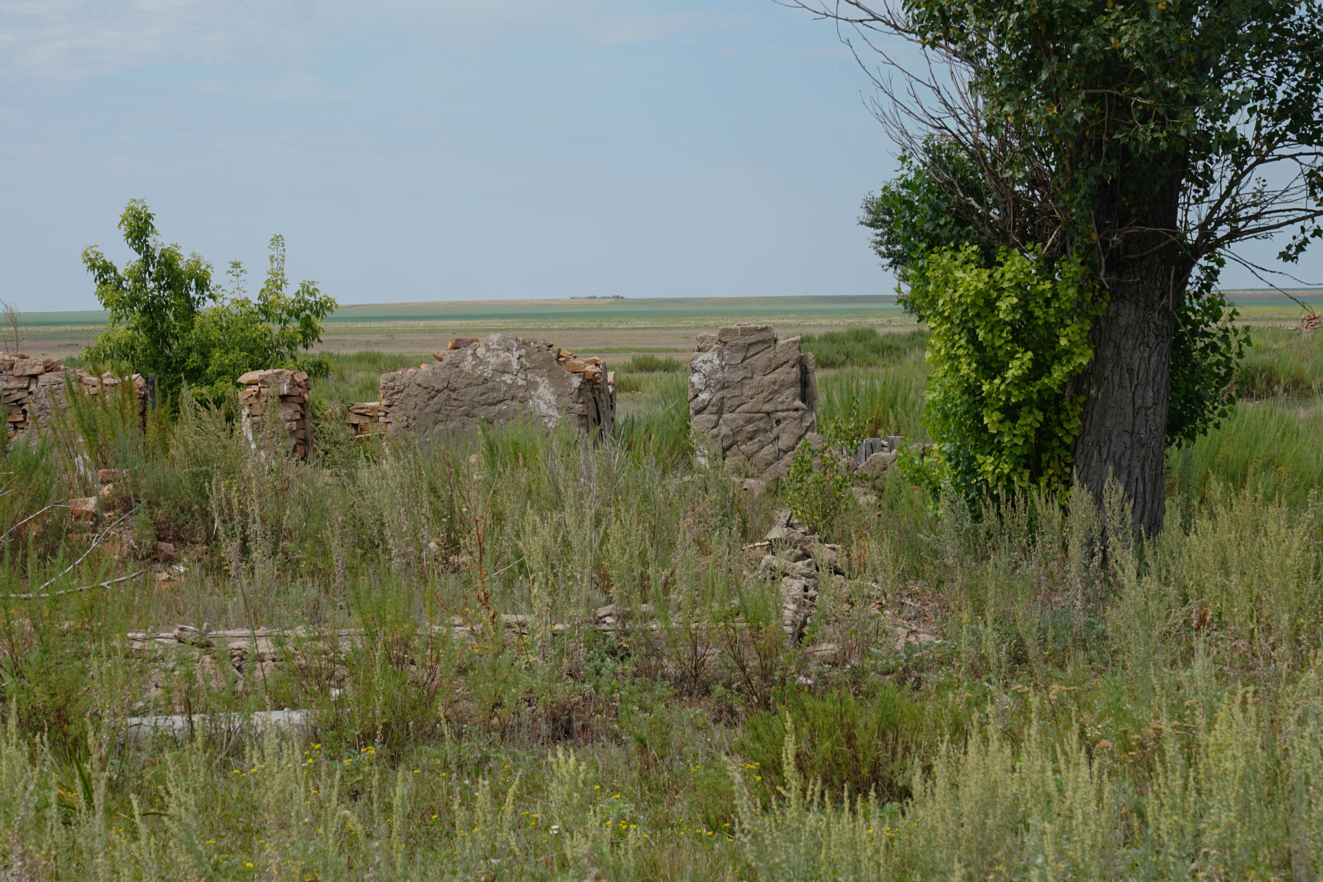 Развалины домов в Акбулаке