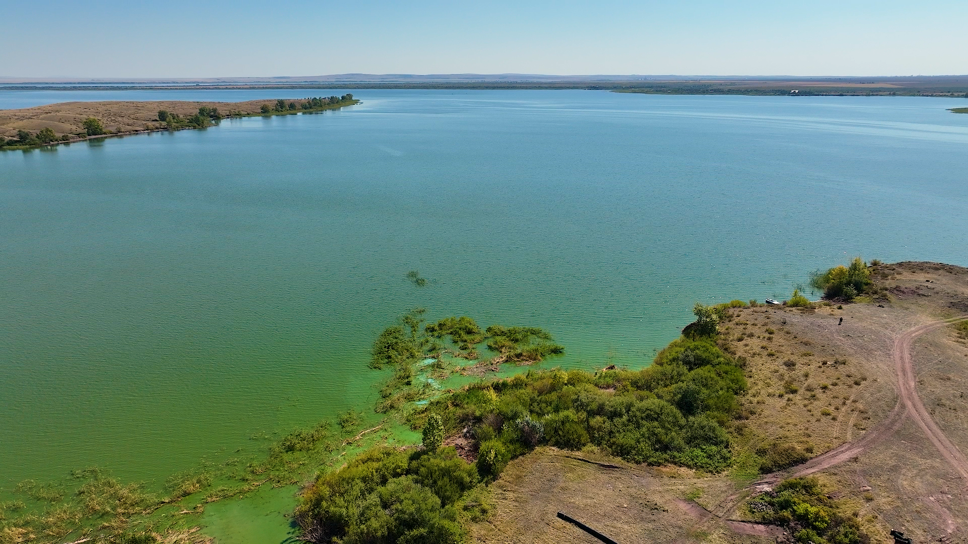 Вид сверху на Астанинское водохранилище