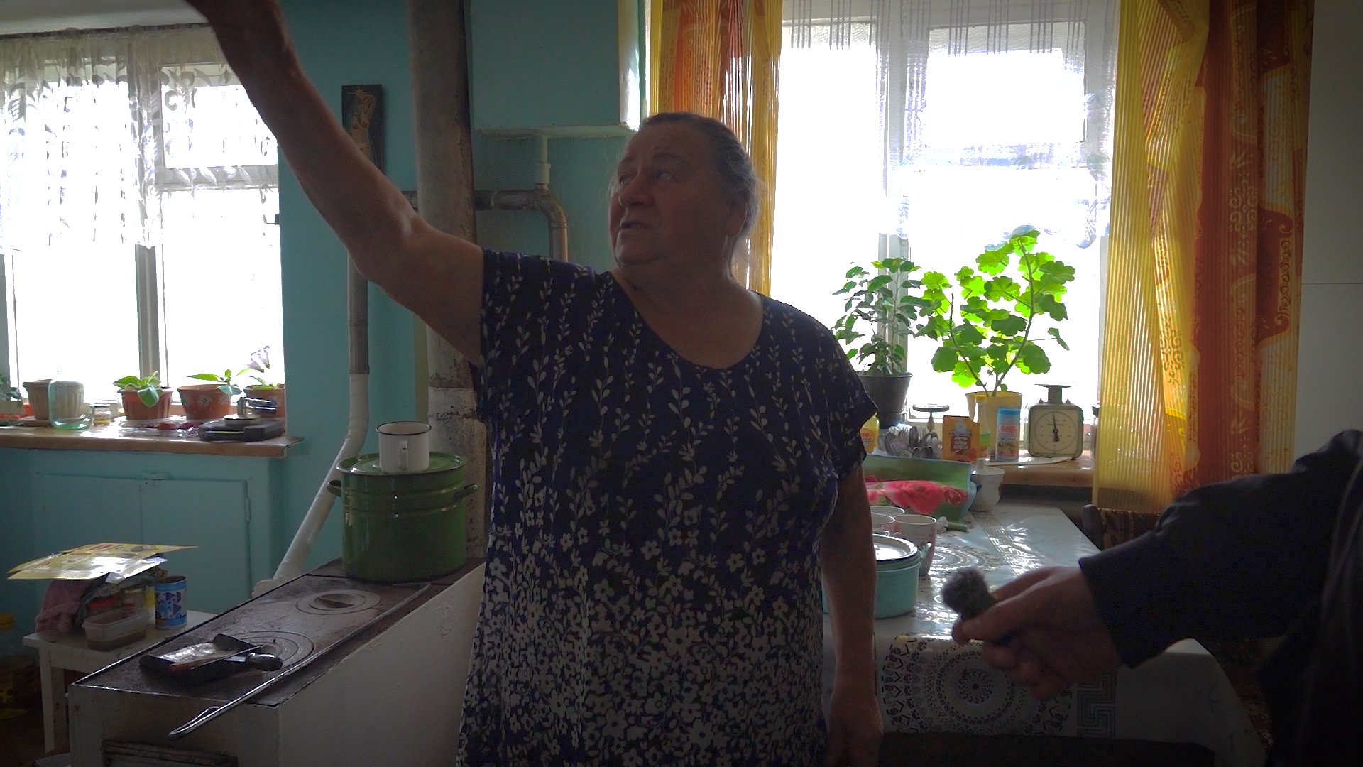 Лидия Коренных показывает свою квартиру в Красногорском. Фото: ©️ Tengrinews.kz / Роман Павлов