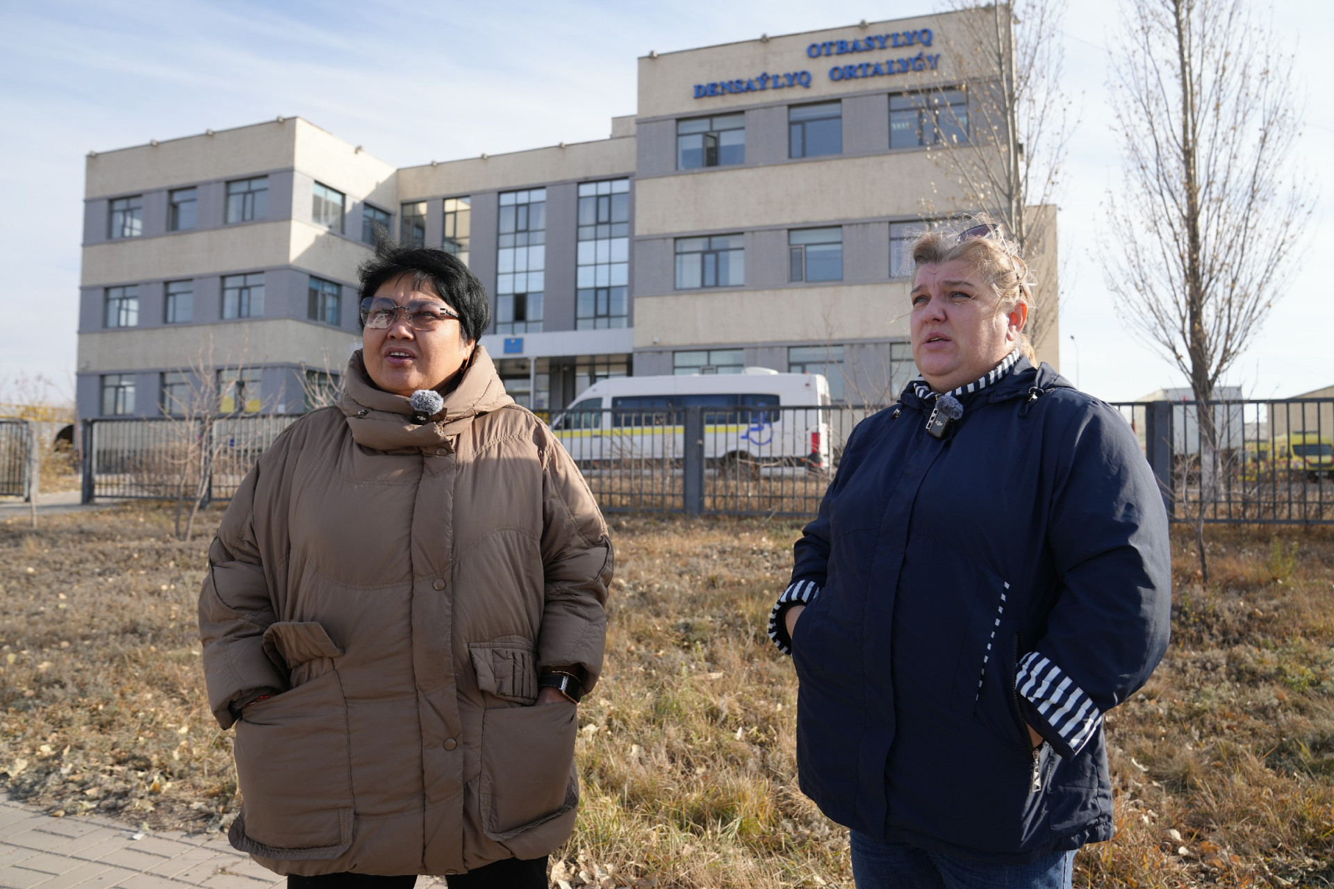 Жительницы Кирпичного, Астана, возле филиала поликлиники