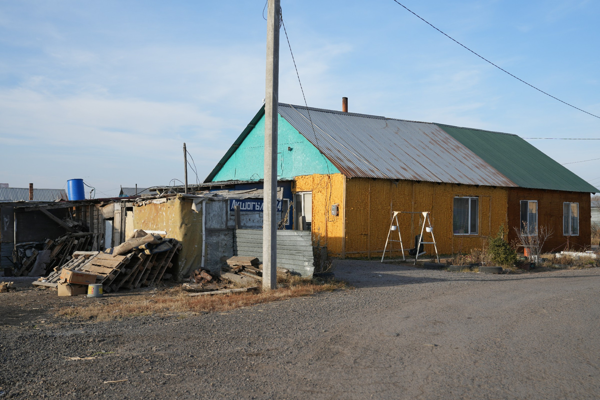 Жёлтый частный дом, район СМП, Астана 