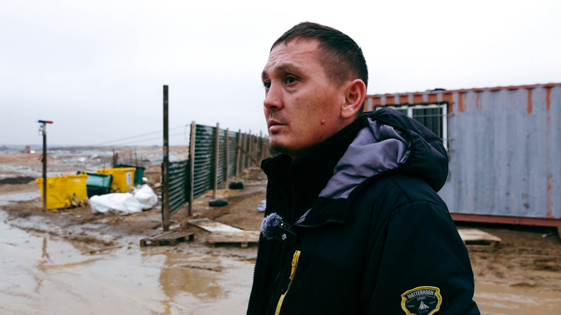 активист в селе Коянды