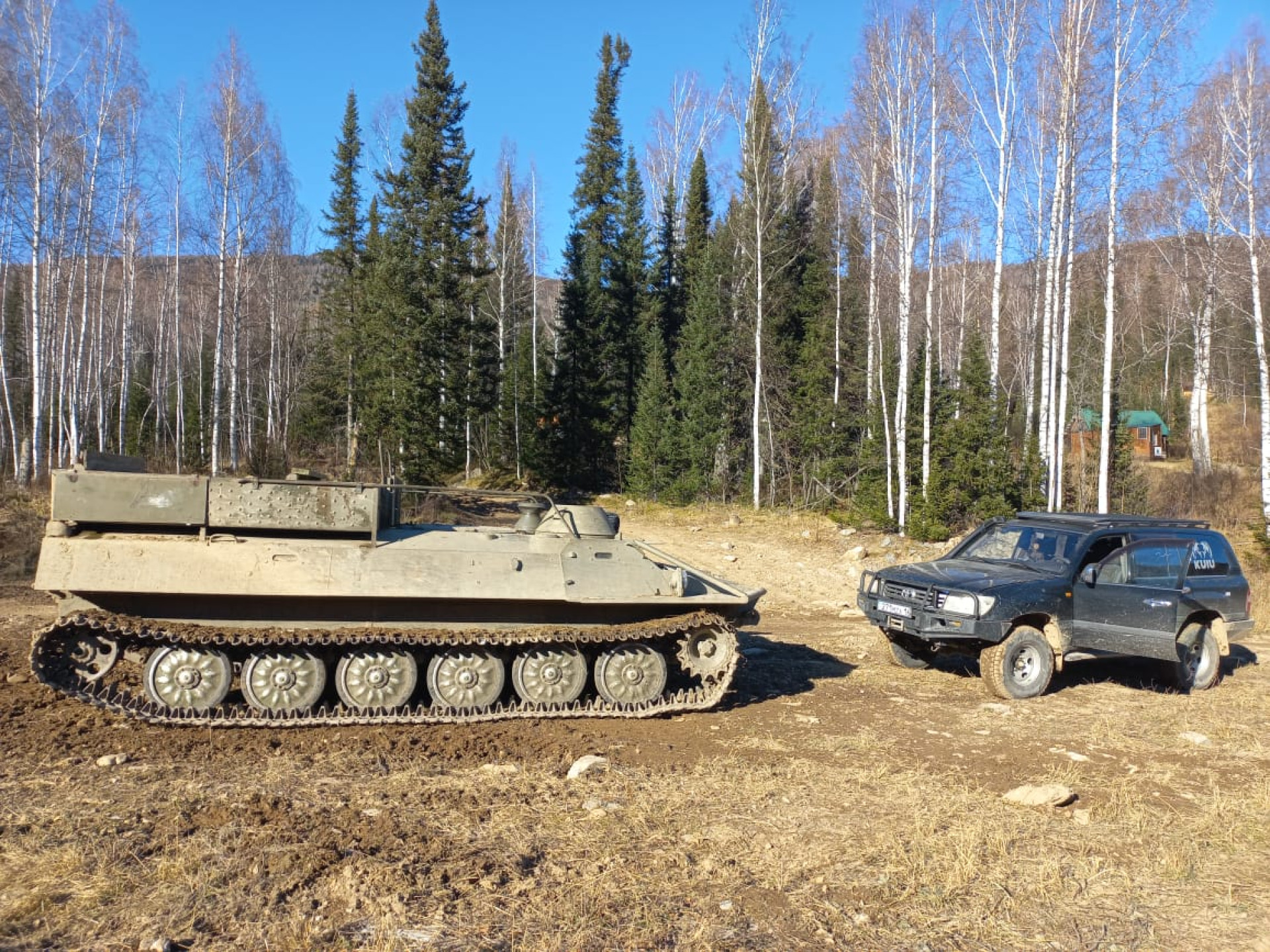 гусеничная машина охотников в ВКО