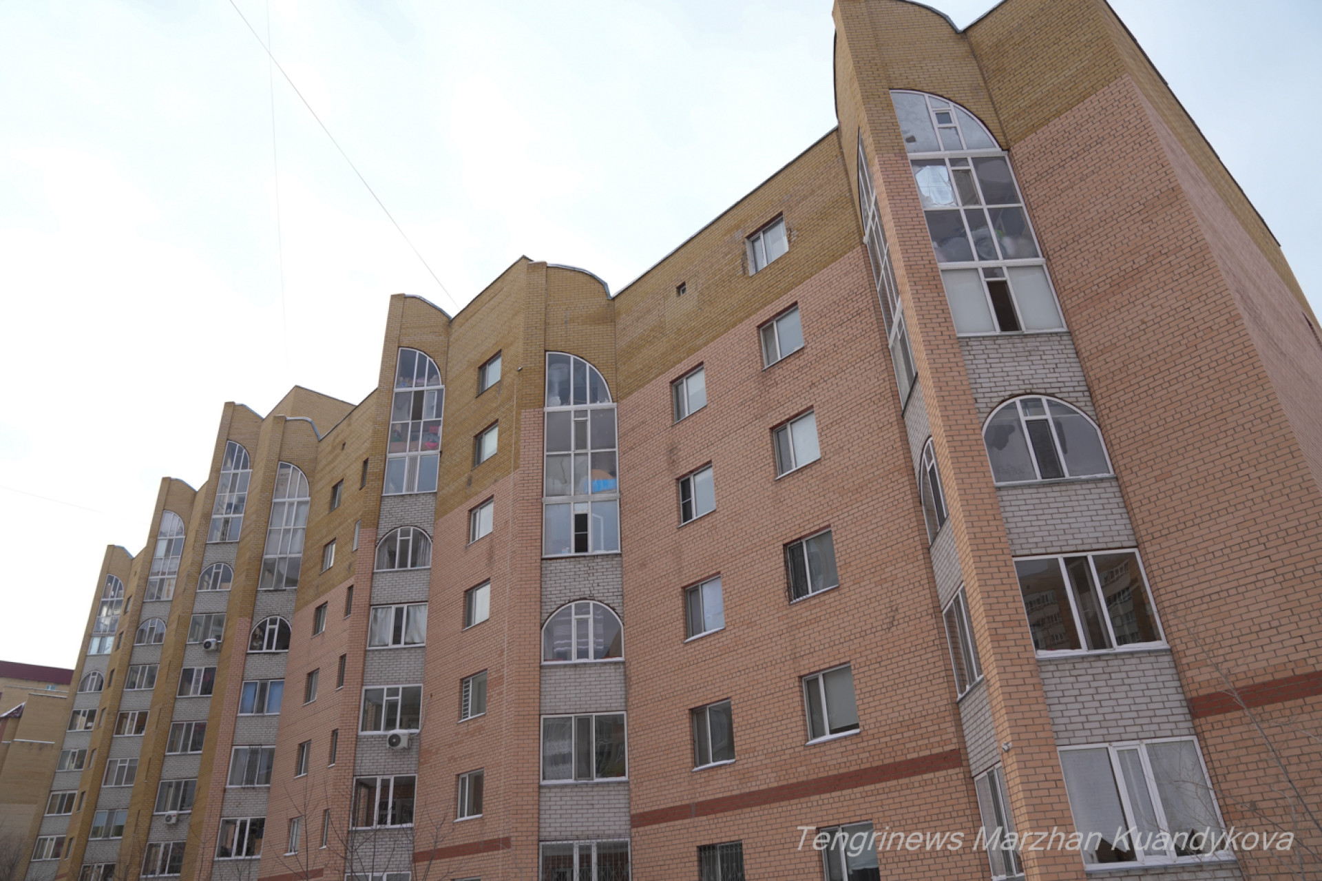 Подъезд с занятыми техэтажами в ЖК "Степной 2", Астана