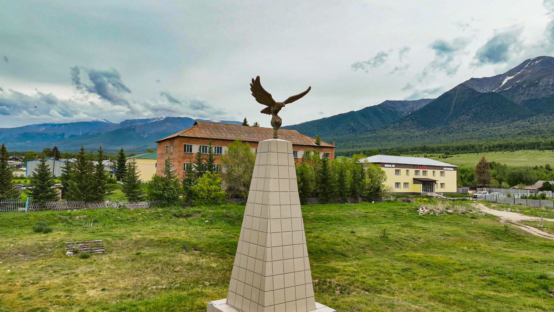 Памятник с орлом, Катон-Карагай