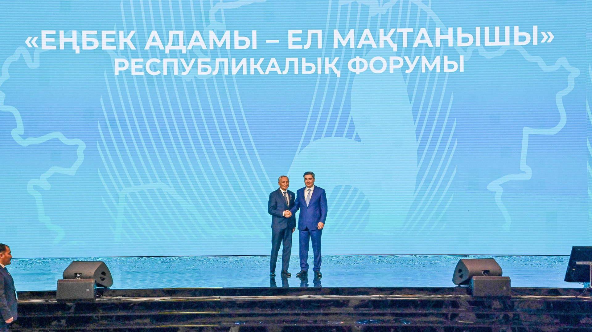 Орыс әйелдерінің кискаларын жалап жатқан секс видеосы