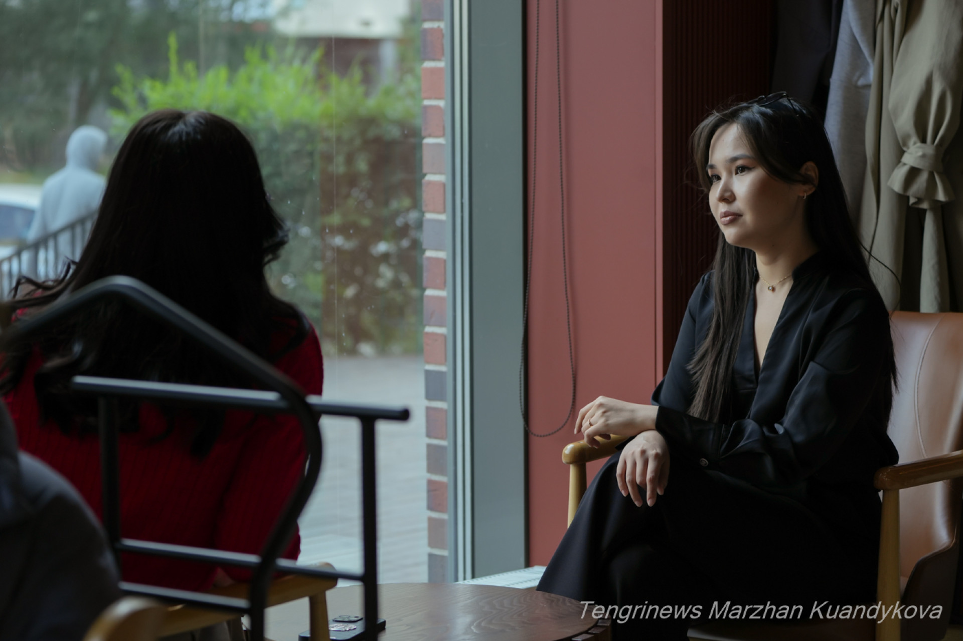 Девушки в кофейне