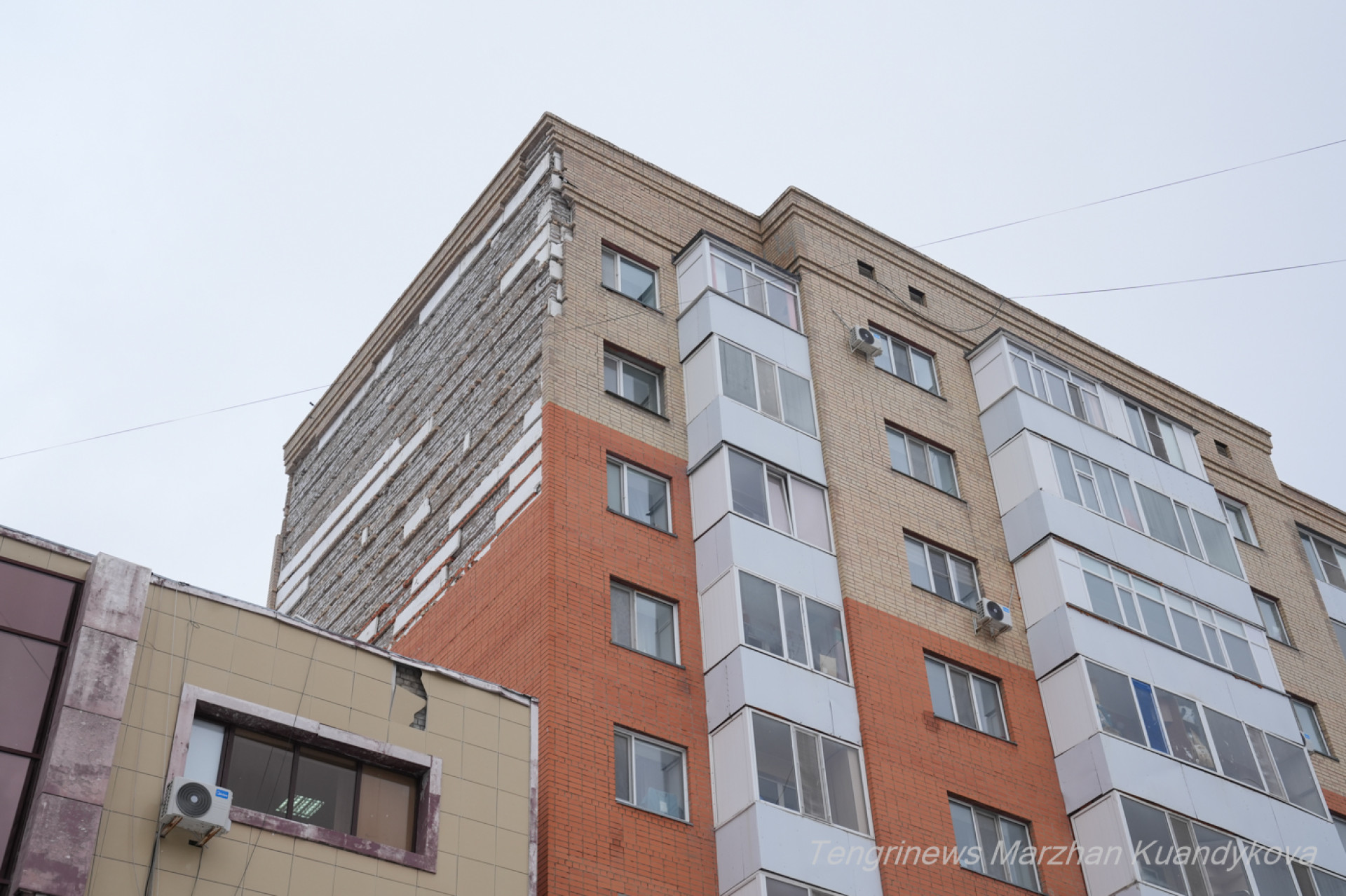 Обрушение облицовки в Астане